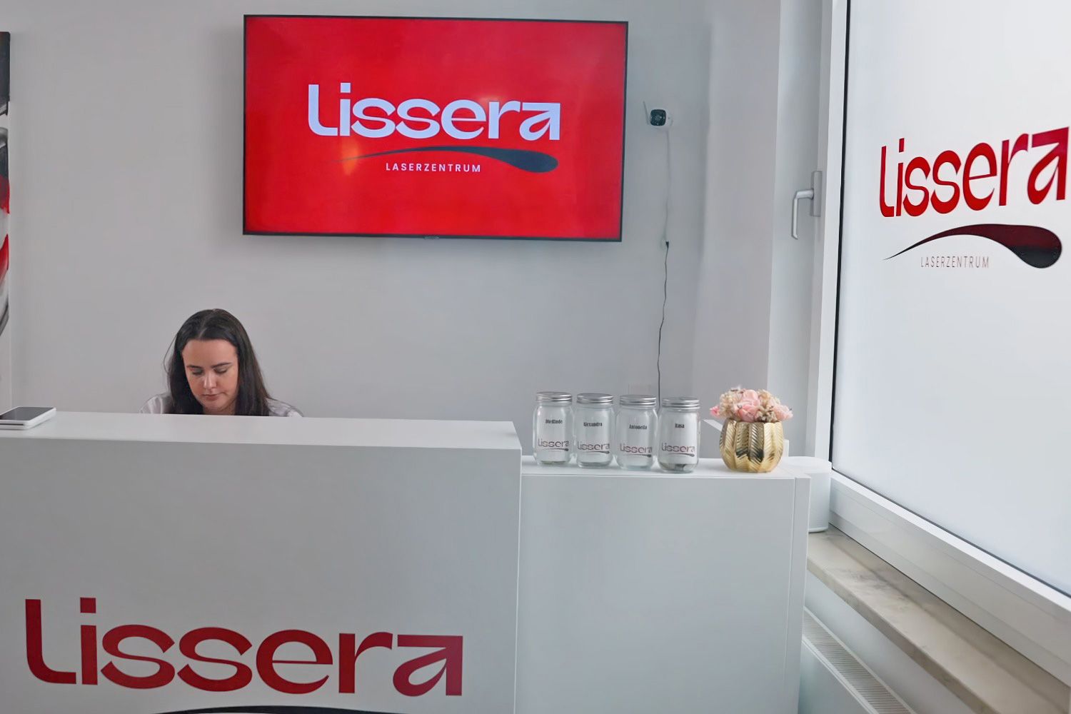 Bild zum Kontakt mit dem Lissera Laserzentrum in Stuttgart aufnehmen